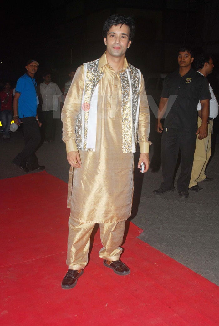 Aamir Ali dazzles!