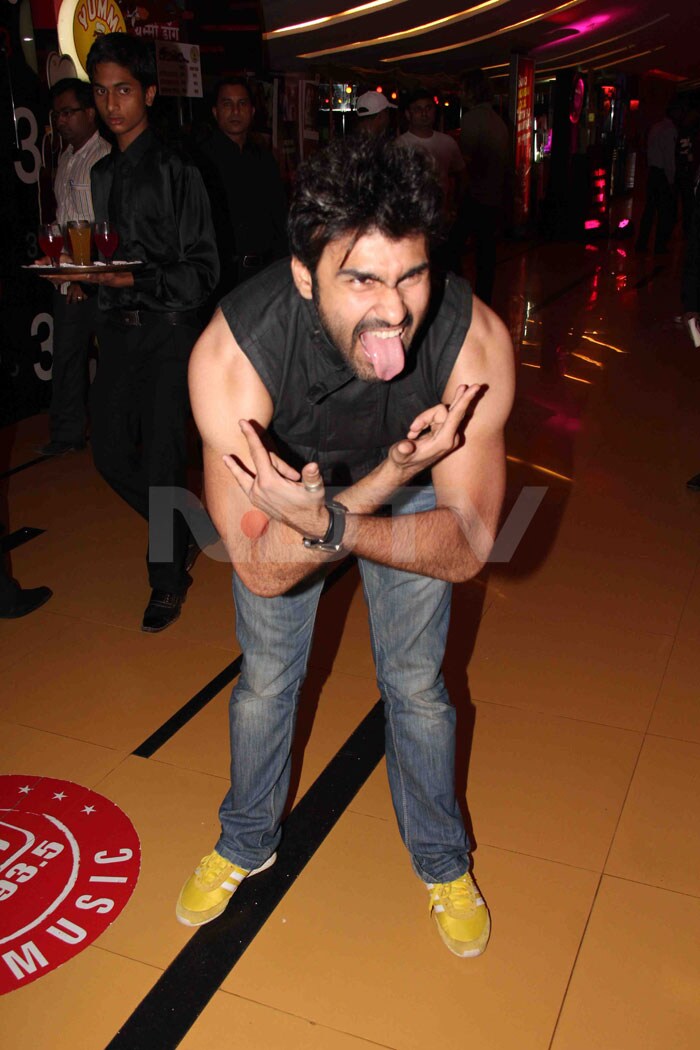 Arya Babbar makes a funny face.