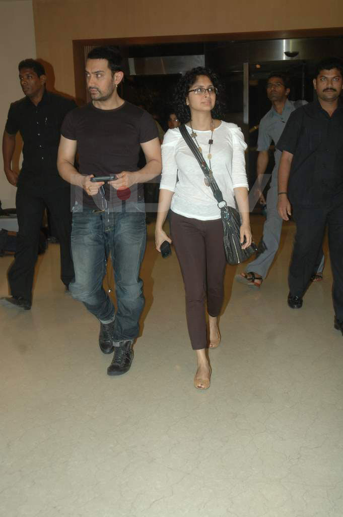 We wonder why Aamir and Kiran are looking away from each other.