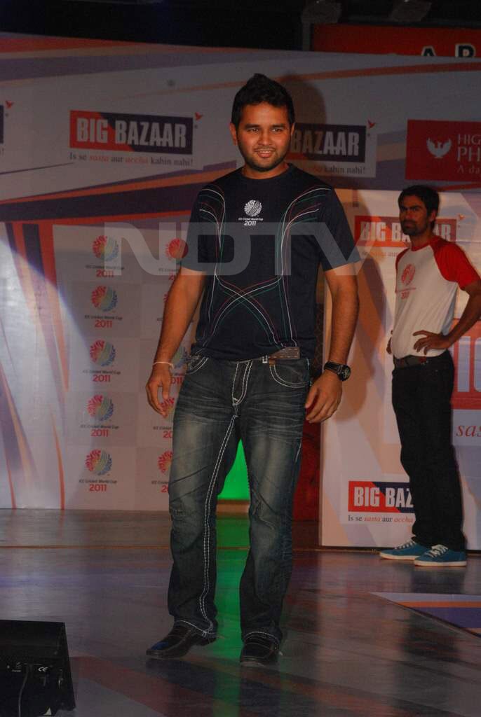 Parthiv Patel too tries to strike a pose on stage.