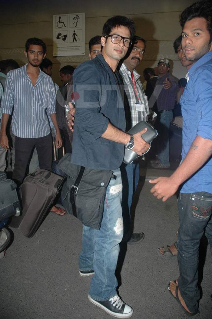 Well, there's no looking back for Shahid. He looked laidback and casual for the journey.