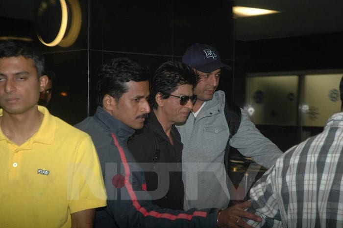 Shah Rukh Khan seems to spend half his life on planes. Here he is at security check at the Mumbai Airport, a recent hotspot for SRK sightings.