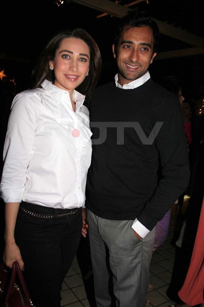 Standing next to the irresistible Rahul Khanna is making the lady smile!