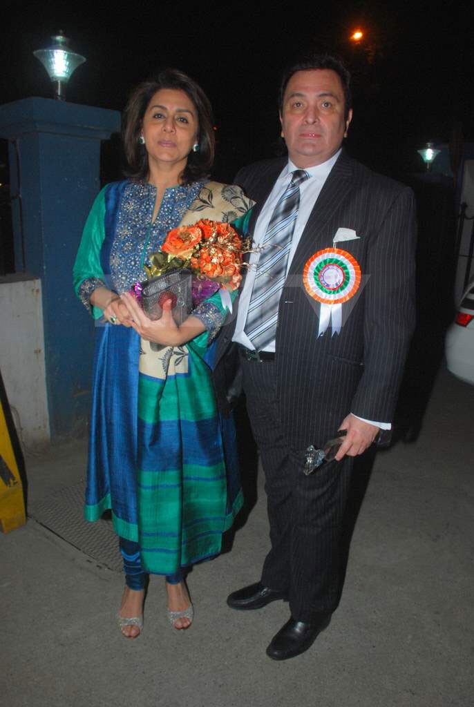 And the Golden Couple of Bollywood, Rishi and Neetu also arrived hand in hand.