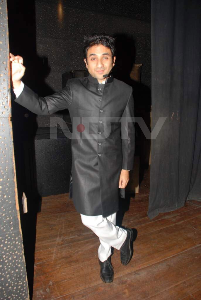 Vir Das is in a funny mood.