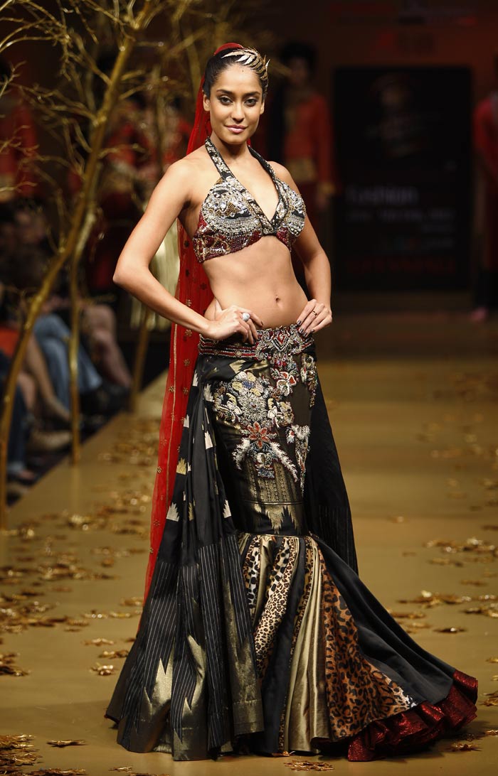 Lisa Haydon walked the ramp for designer Ritu Beri at the finale of Bangalore Fashion Week.