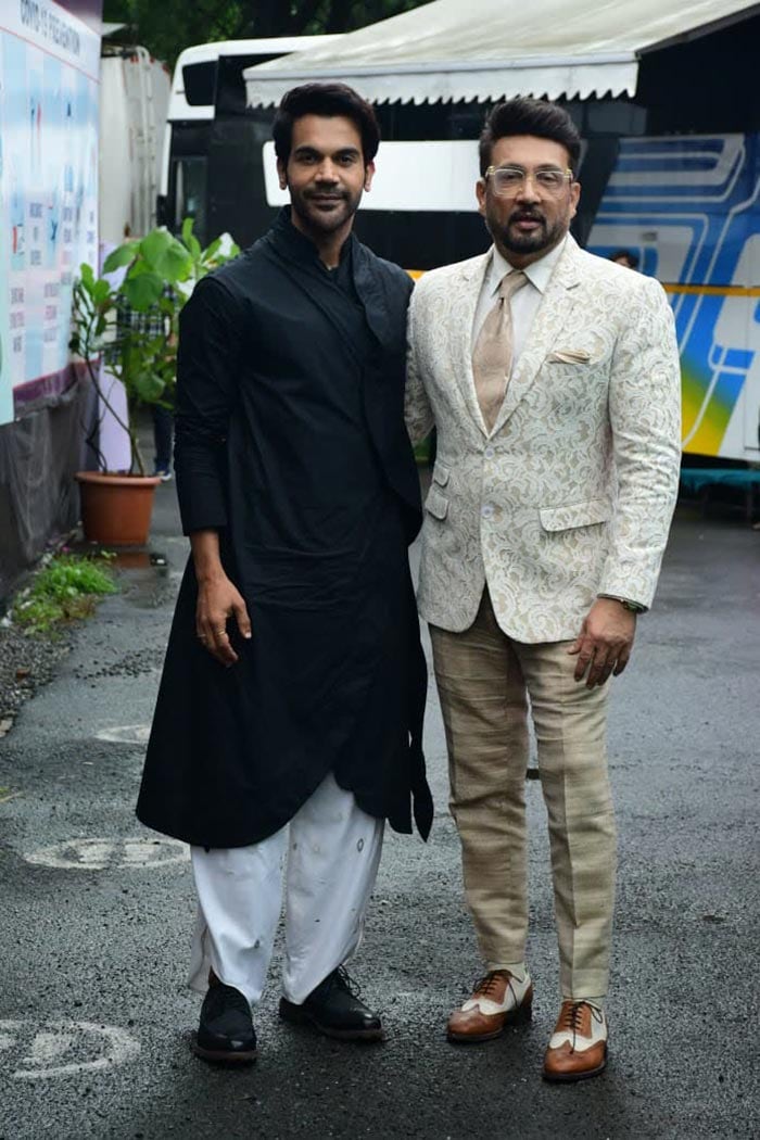 Rajkummar Rao was pictured with Shekhar Suman on the sets of <i>India's Laughter Challenge</i>.