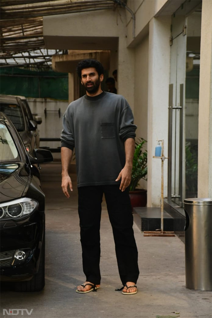 Spotted In The City: Janhvi Kapoor, Aditya Roy Kapur And Other Stars