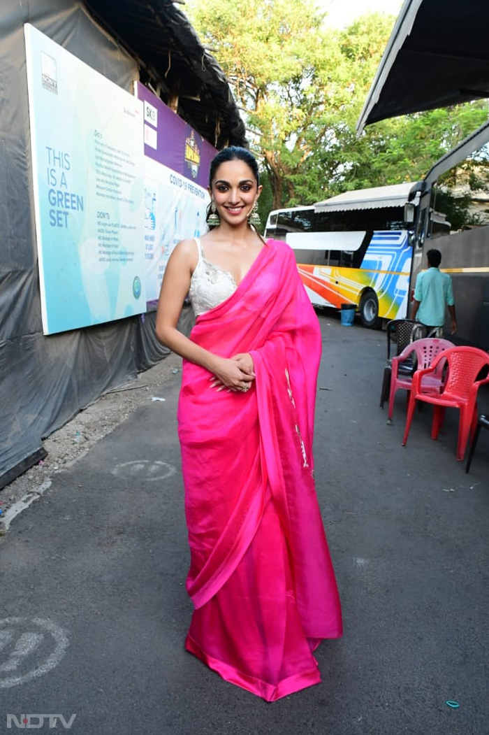 The actress was all smiles as she posed for the cameras. (Image courtesy: Varinder Chawla)