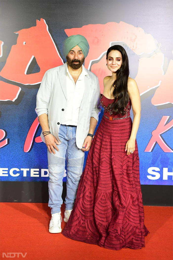 Sunny Deol and Ameesha Patel were clicked at the <i>Gadar</i> screening. The film re-released in theatres this week. (Image courtesy: Varinder Chawla)