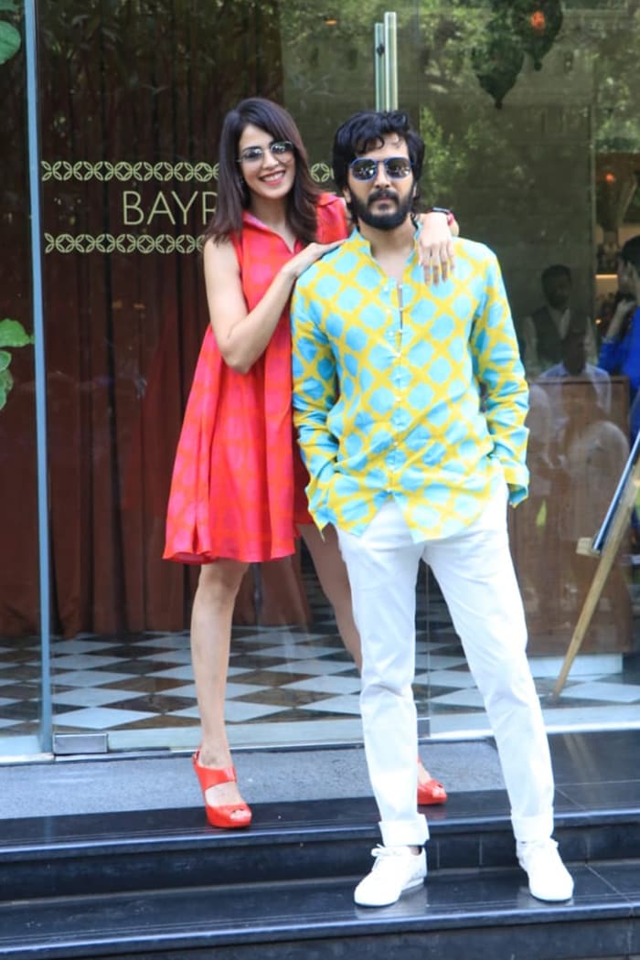 Riteish Deshmukh and Genelia D'Souza posed for the shutterbugs. Genelia looked pretty in a peach dress.