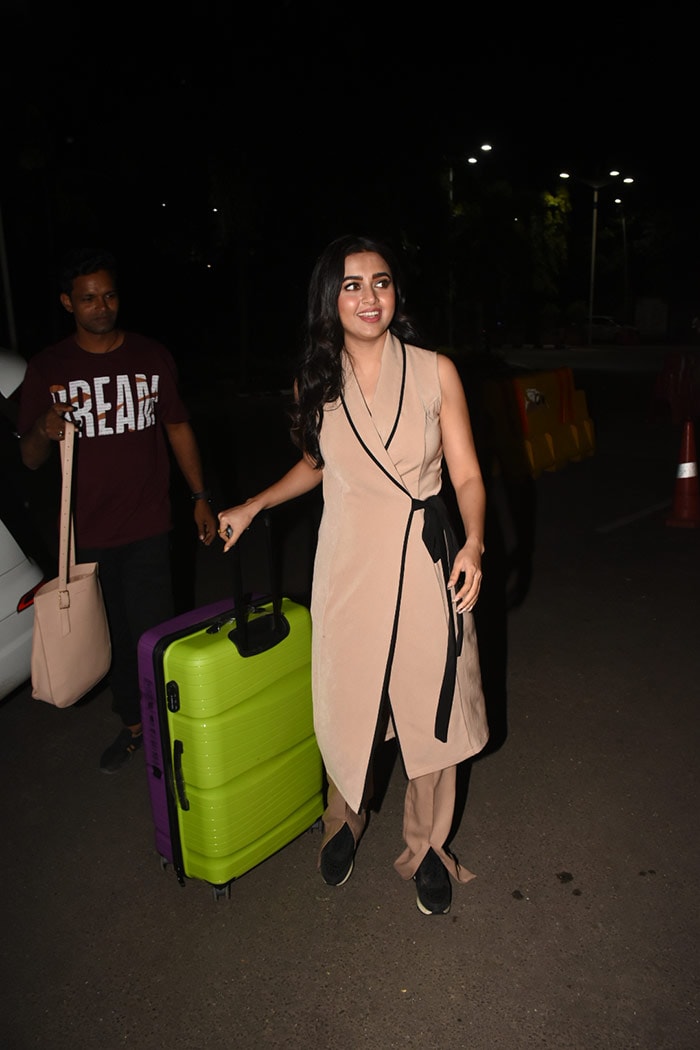 Tejasswi Prakash was spotted at the Mumbai airport.