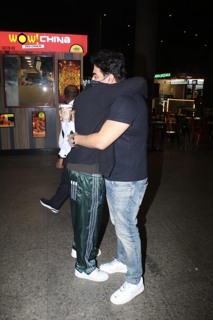 It was a <i>jhappi</I> moment for Arbaaz Khan too.  (Pic courtesy: Varinder Chawla)