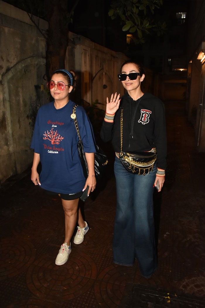 Malaika Arora was clicked with her sister Amrita Arora outside their mother's residence in Bandra.