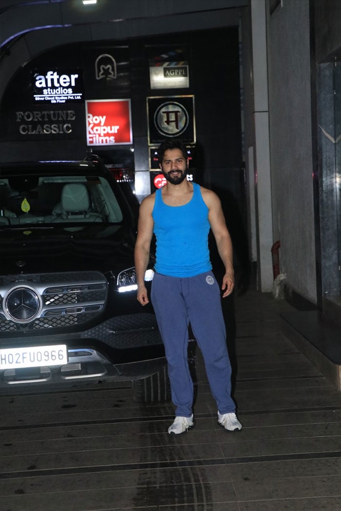 Varun Dhawan posed for the shutterbugs outside his gym in Khar.