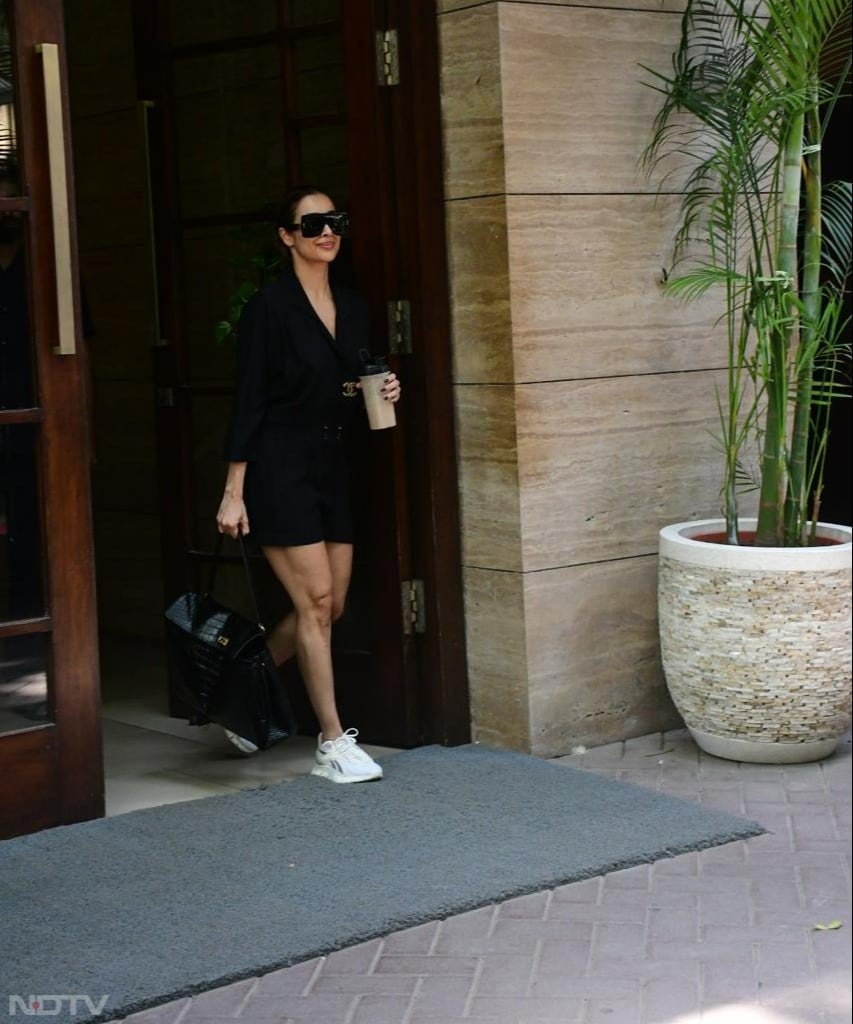 Malaika Arora looked stunning in a black ensemble (Image courtesy: Varinder Chawla)