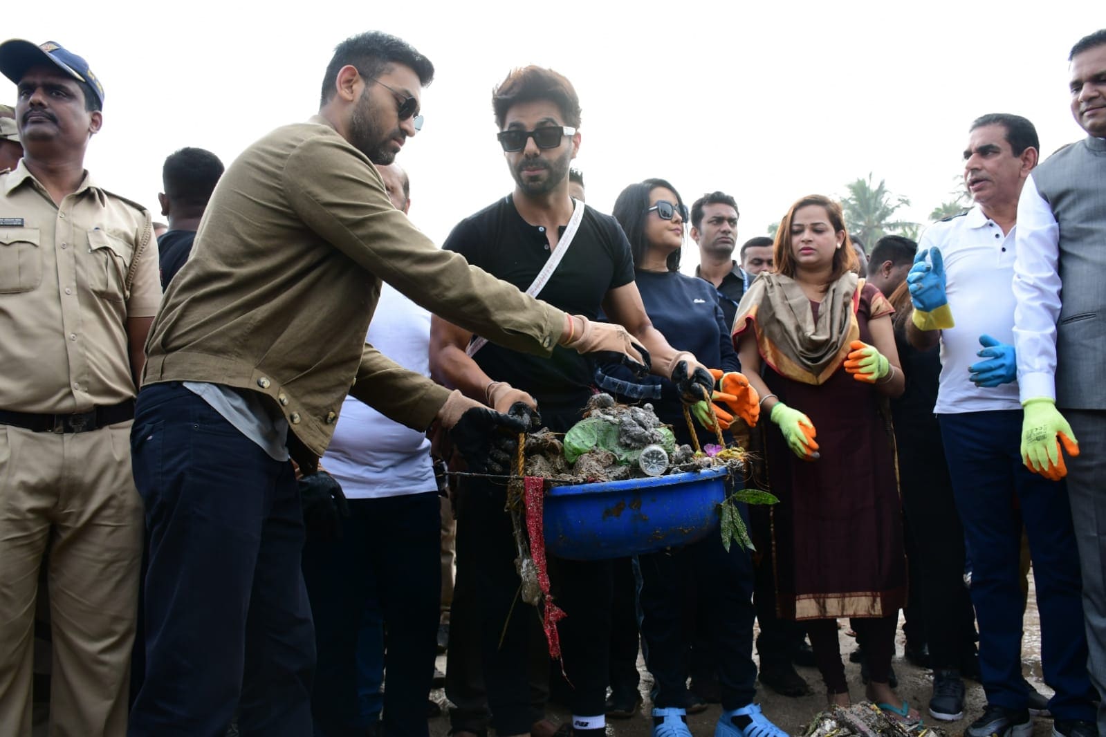 Aparshakti Khurana was also spotted at the Juhu beach.