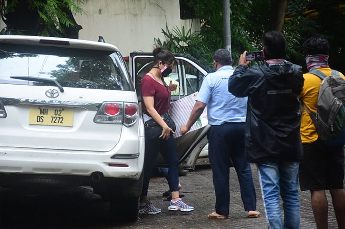 We also got a glimpse of Lara Dutta at Bandra.