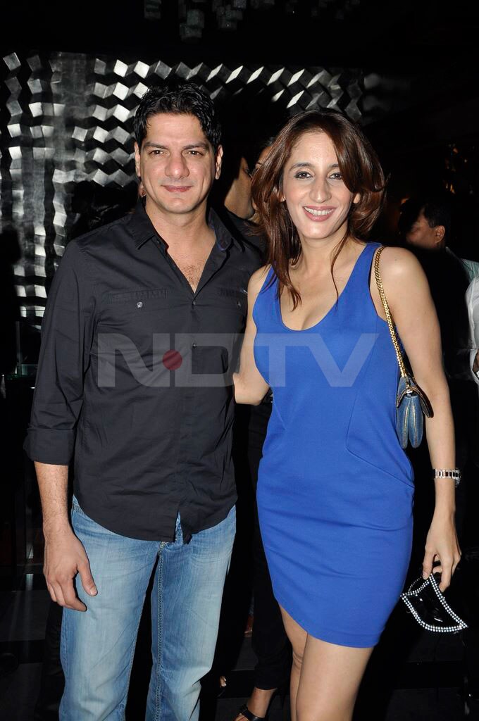 DJ Aqueel and wife Farah Khan stick together...