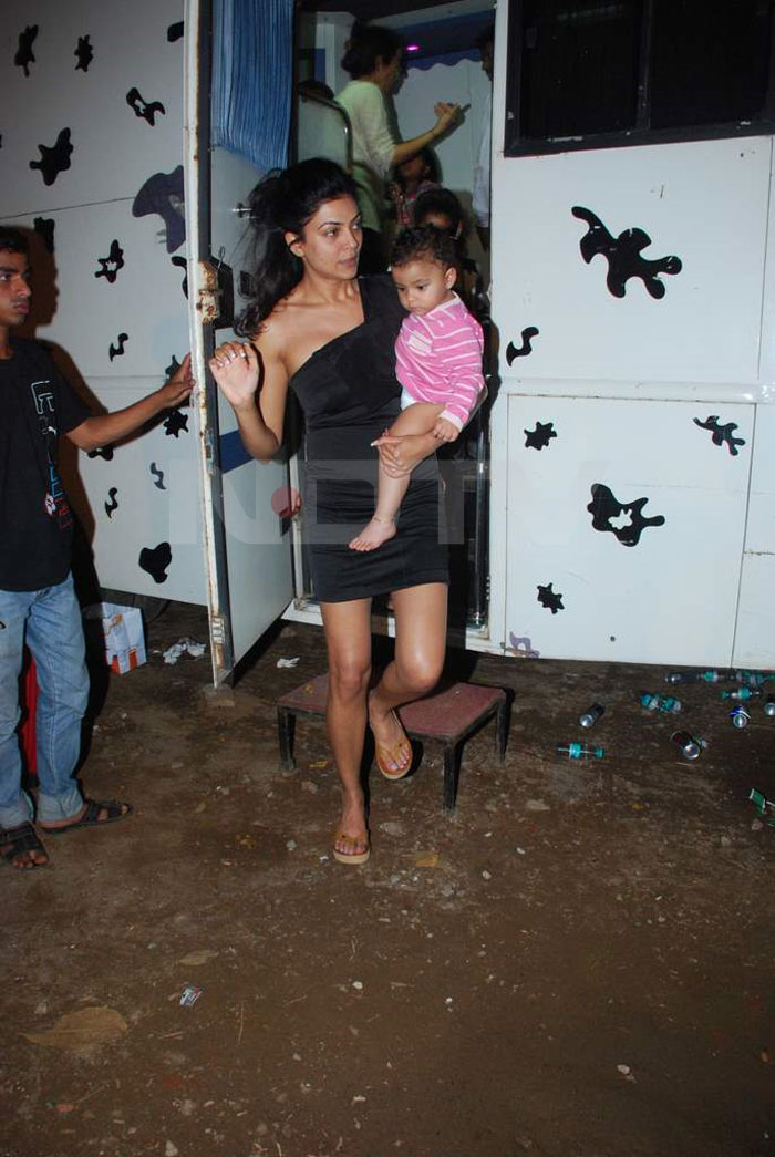 Spotted: Sushmita with daughter