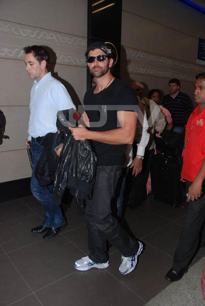 Spotted:Hrithik leaving for STAR Parivaar Awards