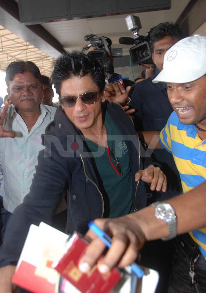 Spotted: Salman, SRK at Mumbai airport
