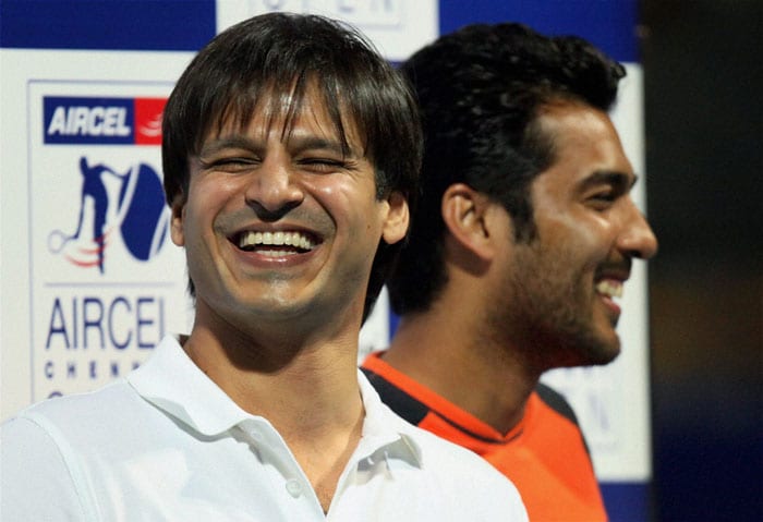 Spotted: Vivek plays tennis