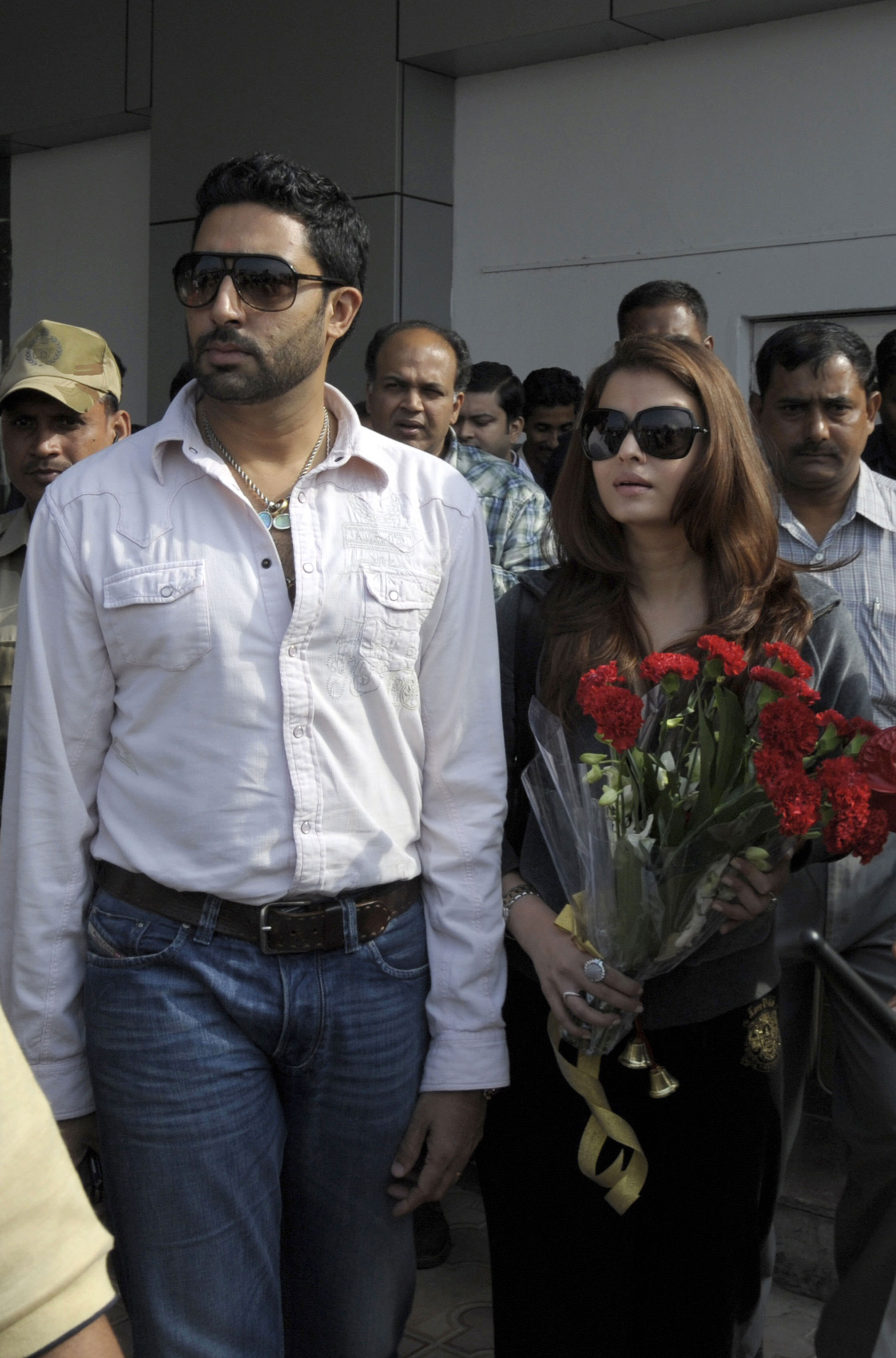 The two were spotted at the airport with Ashutosh Gowarikar right behind.