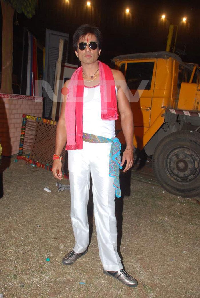 Sonu Sood thought it would be a good idea to put together a banian with formal trousers, accessorized with odd bits and pieces, finished off with sunglasses. We think a stylist would be an even better idea.