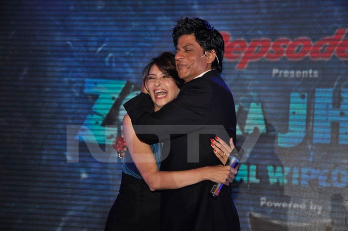 Spotted: Shah Rukh at the Zor Ka Jhatka bash!
