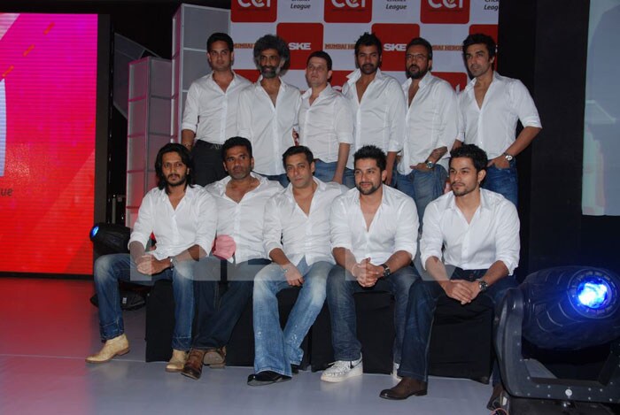 Who's the fairest shirt of all? 
Band of Boys: <br>
Sitting (L to R) - Riteish Deshmukh, Suniel Shetty, Salman Khan, Aftab Shivdasani and Kunal Khemu.<br>
Standing (L to R) - Vikas Kalantri, Makrand Deshpande, Kabir Sadanand, Shabbir Ahluwalia, Apoorva Lakhia and Ashish Chowdhry.