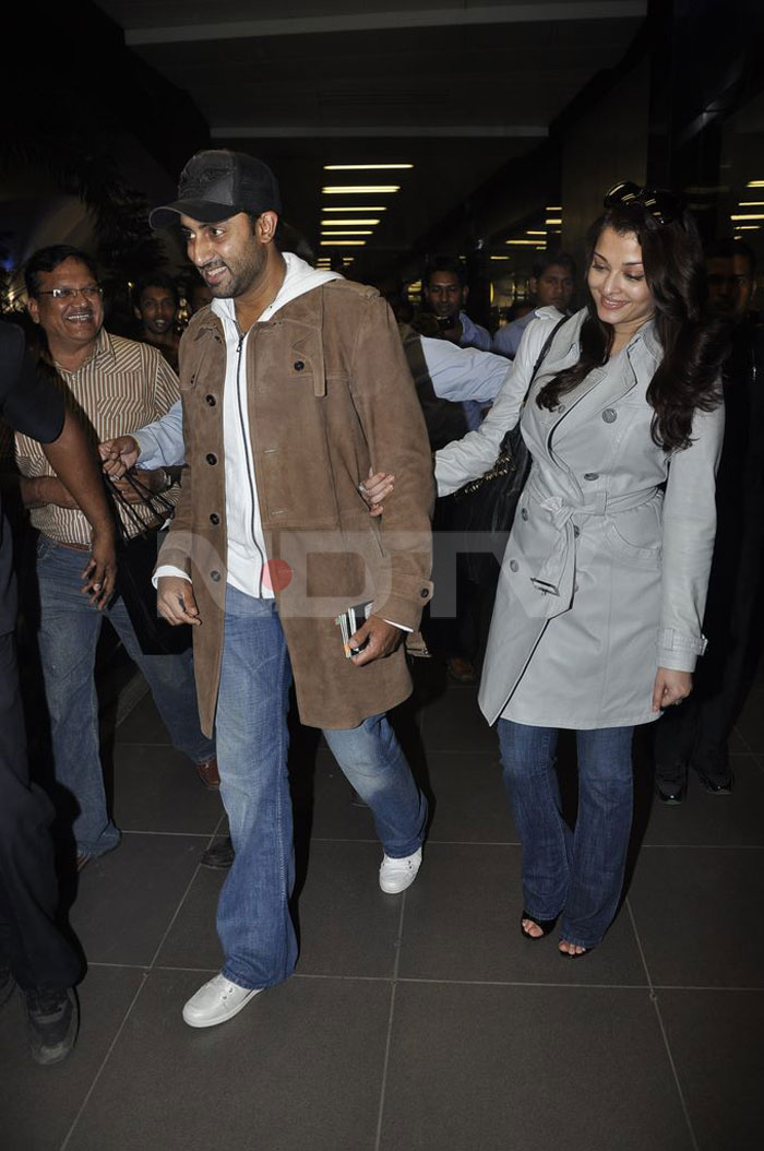 The Oscars red carpet was not too kind to Abhishek Bachchan. His bland style was questioned as was the reason for his appearance. At the airport Aishwarya clutches her husband's arm as the couple look like they are matching...ummm...overcoats? Must be the time lag getting to them. Overcoats in Mumbai, seriously?