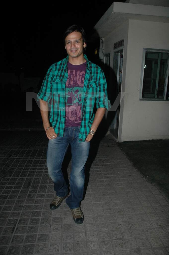 Vivek Oberoi in a rushed pose..!