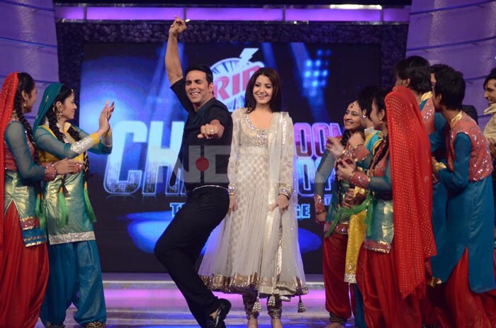 Spotted: Akshay, Anushka promote Patiala House