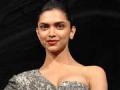 Deepika dazzles, Tanushree bores