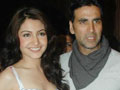 Spotted: Akshay and Anushka