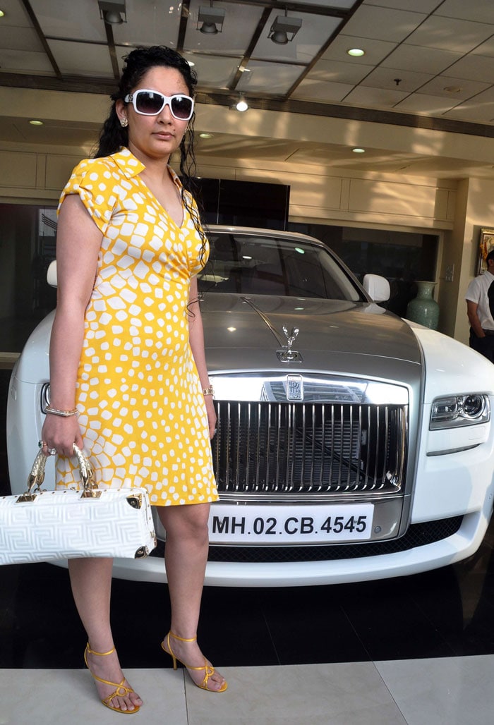 Spotted: Sanjay Dutt gifts his wife a Rolls Royce!