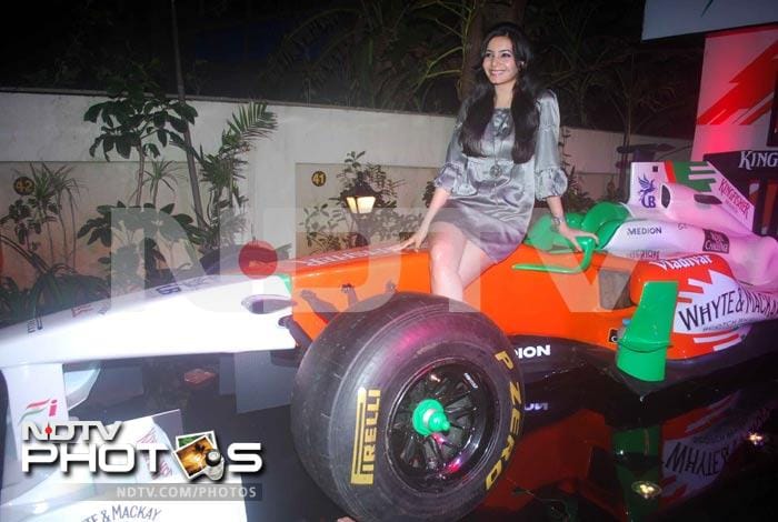 Minissha, Jacqueline's pit stop