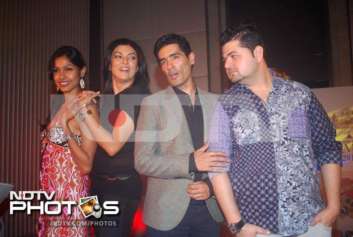 Sush, designer Manish Malhotra and ace photographer Dabboo Ratnani, caught in a candid mood. Manish and Dabboo were the special judges.