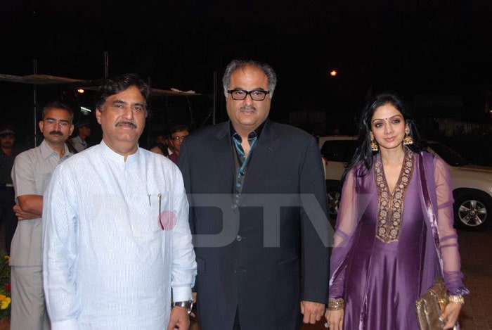 Former Deputy Chief Minister of Maharashtra, Gopinath Munde, boney Kapoor and Sridevi catch up.