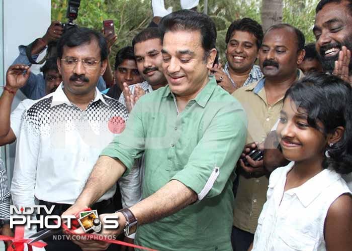 Kamal Haasan cutting the ribbon. <br><br>

Coming Up: Stars say no to tobacco