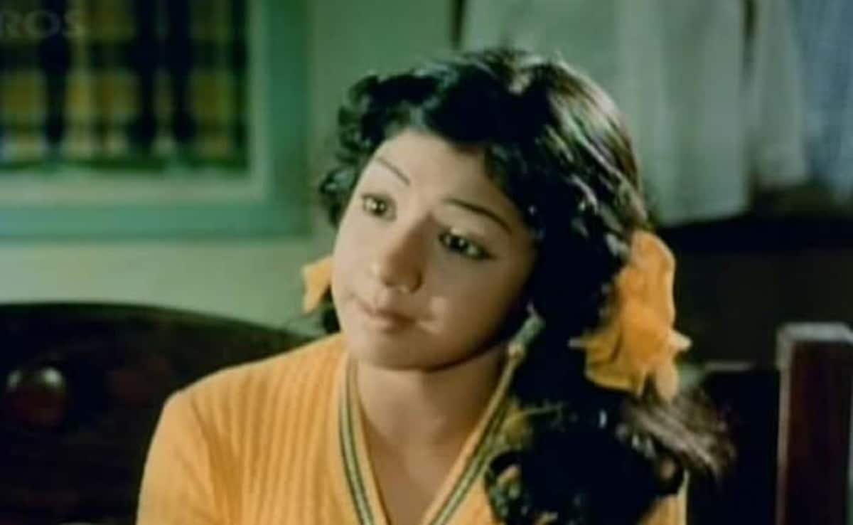 उस एक्ट्रेस की 7 फोटो, जिन्होंने देवर के साथ दी 14 हिट फिल्में, पति के साथ कभी नहीं किया काम, अब बेटियां भी फिल्मों में…