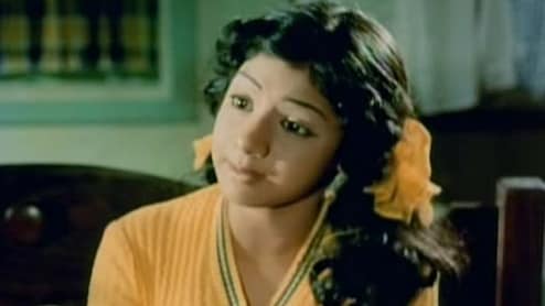 उस एक्ट्रेस की 7 फोटो, जिन्होंने देवर के साथ दी 14 हिट फिल्में, पति के साथ कभी नहीं किया काम, अब बेटियां भी फिल्मों में&hellip;