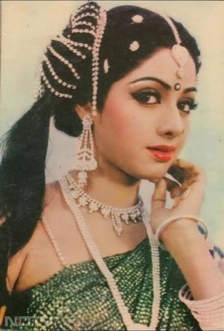 श्रीदेवी से दोस्ती और प्यार की शुरुआत के दौरान बोनी, मोना शौरी से शादीशुदा थे. लेकिन दूसरी शादी से पहले उन्हें तलाक दे दिया.