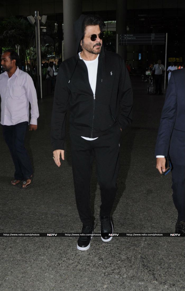 <i>Mubarakan</i> actor Anil Kapoor looked <i>jhakaas</i> in black.