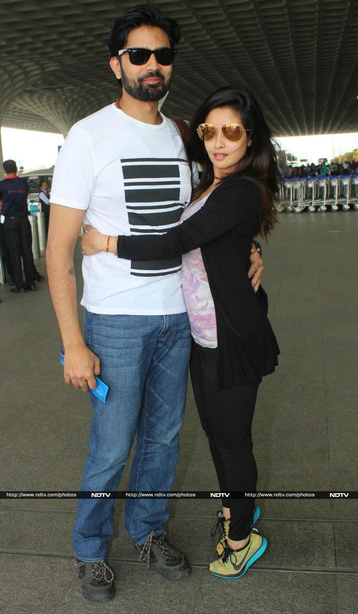 खुशी कपूर के साथ एयरपोर्ट पर दिखीं श्रीदेवी, मलाइका भी आईं नजर