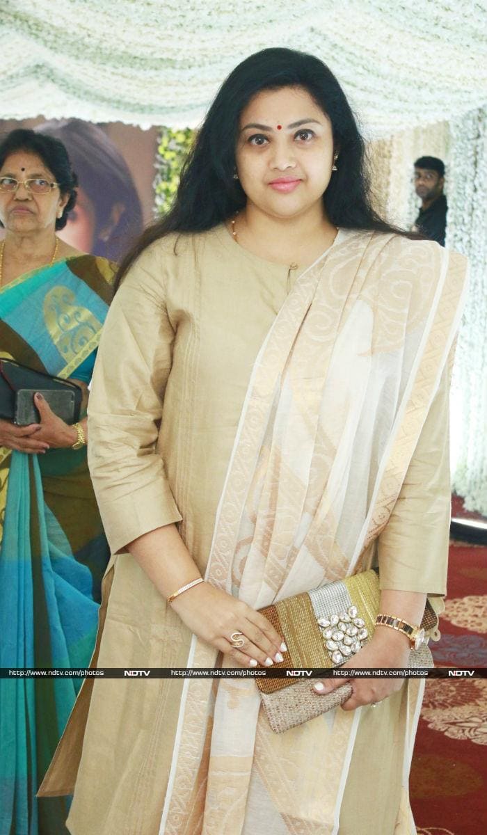 चेन्नई में हुई श्रीदेवी की प्रेयर मीट, रजनीकांत की पत्नी समेत पहुंचे ये सितारे