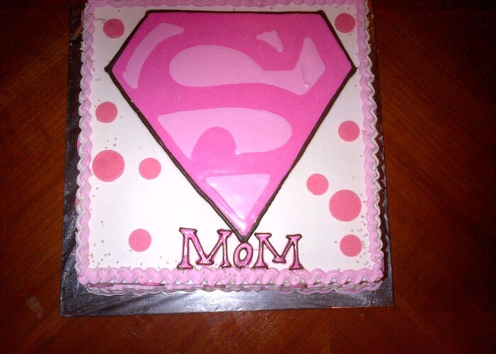 A super cake for the super mom. <bR><BR>(This picture was posted on Twitter by Sridevi)