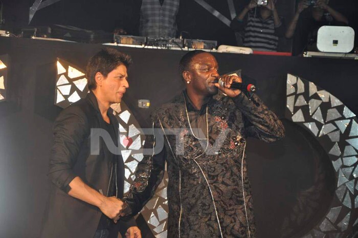 Akon sings for SRK