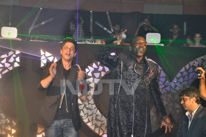 Akon sings for SRK